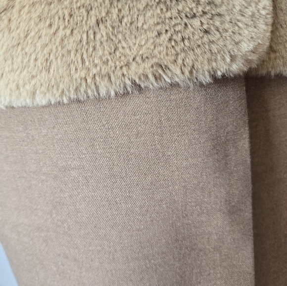 TREASURE & BOND × SOMETHING NAVY coveted Tan Faux Fur Women's Coat. Small - Picture 4 of 14